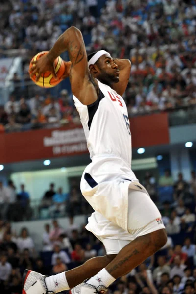 Lebron James Usa Mens Olympic Basketball Team Tries Score Warm — Stock Photo, Image