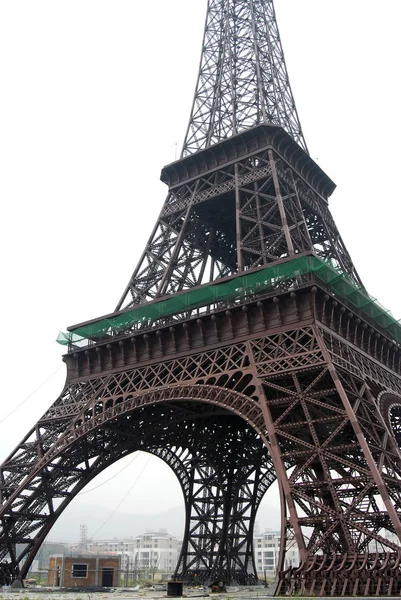 View Replica Eiffel Tower Xingqiao Town Hangzhou East Chinas Zhejiang — Stock Photo, Image