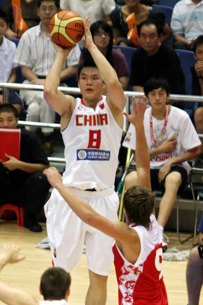 Chinas Zhu Fangyu Top Dispara Contra Selección Nacional Baloncesto Rusia — Foto de Stock