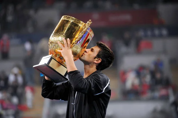 Novak Djokovic Sérvia Beija Troféu Durante Uma Cerimônia Premiação Depois — Fotografia de Stock