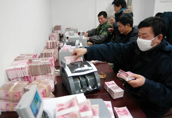 Chinese Bank Clerks Count Renminbi Rmb Banknotes Branch China Construction — Stock Photo, Image