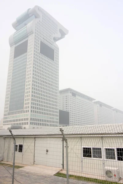 北京の霧の中のパングプラザの眺め 2008年7月24日 — ストック写真