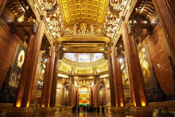 Intérieur Palais Brahma Dans Endroit Pittoresque Lingshan Sur Montagne Lingshan — Photo