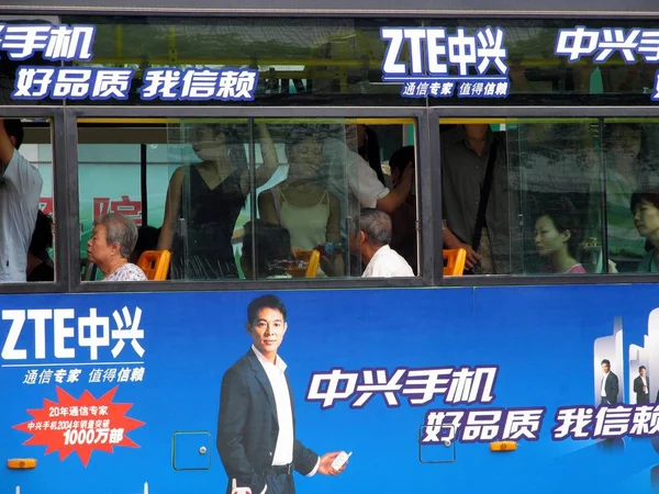 Anúncio Zte Visto Ônibus Cidade Liuzhou Sul Chinas Guangxi Zhuang — Fotografia de Stock
