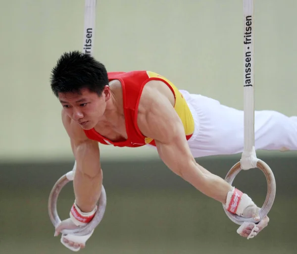 Kinesisk Gymnast Chen Yibing Praktiserar Ringar Träningen För Den Kommande — Stockfoto