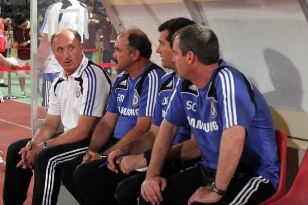 Treinador Chelseas Luiz Felipe Scolari Esquerda Fala Com Seus Assistentes — Fotografia de Stock