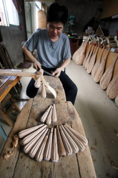 Artesano Años Cai Dongpeng Reúne Una Pipa Nanyin Taller Ciudad —  Fotos de Stock