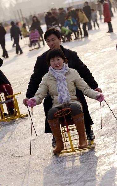 2007年1月1日 中国人在北京冰上庆祝2007年新年 — 图库照片