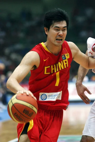 Chinas Wang Shipeng Försöker Bryta Igenom Spelare Iran Finalen Fiba — Stockfoto
