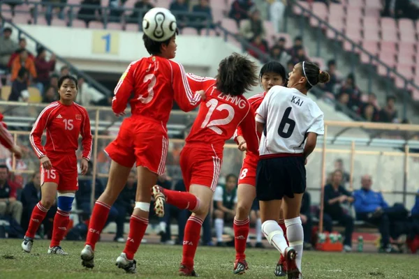 Jie Zhang Tong China Saltar Para Bola Com Eua Jogador — Fotografia de Stock