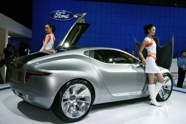 Концепт Ford Iosis Пекинской Международной Автомобильной Выставке Ноября 2006 Года — стоковое фото