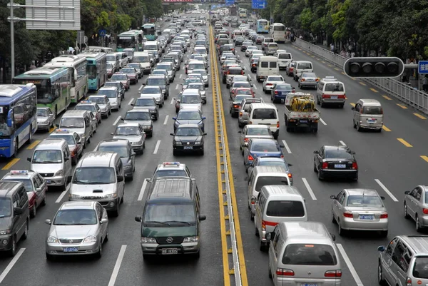 Las Multitudes Coches Ralentizan Durante Grave Atasco Tráfico Shenzhen Sur — Foto de Stock