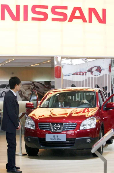 2009年4月2日 北京でのモーターショーで 日産と東風汽車の合弁会社 東風日産 が出展する — ストック写真