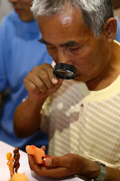 Посетители Смотрят Игрушки Взрослых Время Китайской Международной Выставки Игрушек Взрослых — стоковое фото