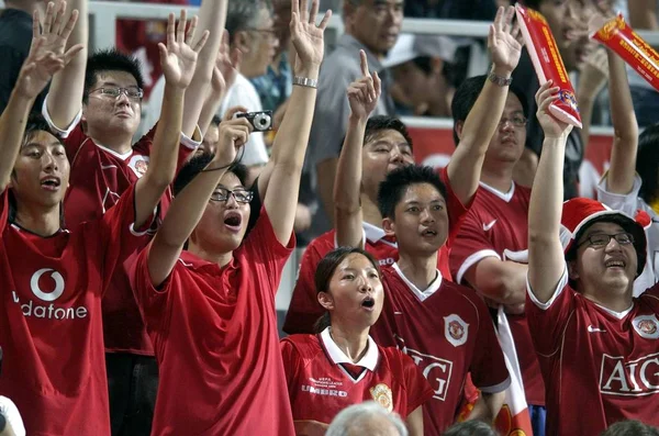 Tifosi Del Manchester United Urlano Slogan Durante Una Partita Calcio — Foto Stock