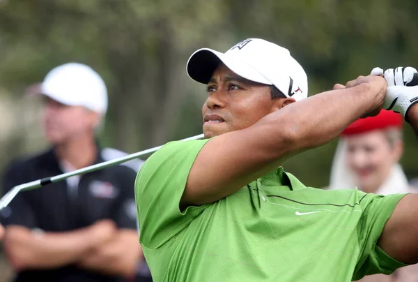 Amerikai Golfozó Tiger Woods Játszik Egy Lövés Közben Pro Esemény — Stock Fotó