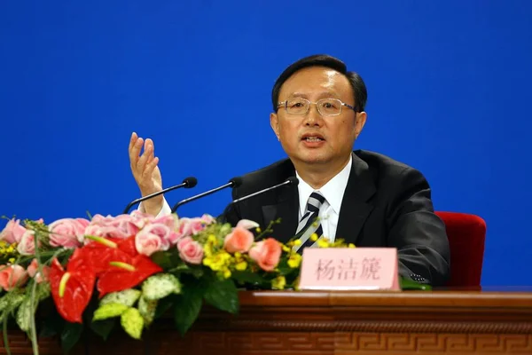 Nyligen Utsedd Kinesisk Utrikes Minister Yang Jiechi Svarar Frågor Nyhets — Stockfoto