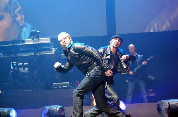 Dos Miembros Del Grupo Estadounidense Backstreet Boys Actúan Durante Concierto — Foto de Stock