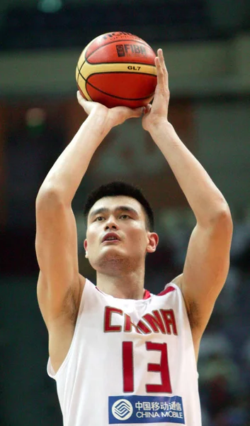 Chinas Yao Ming Dispara Durante Partido Baloncesto Fiba 2008 Diamond — Foto de Stock