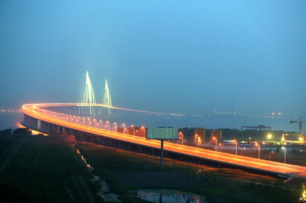 Nattvisning Sutong Bron Över Yangtzefloden Öst Chinas Jiangsu Provinsen April — Stockfoto