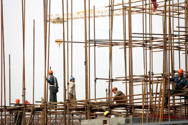 Chińskich Pracowników Budowlanych Migrantów Postrzegane Rusztowania Budowie Szanghaju Chiny Listopad — Zdjęcie stockowe
