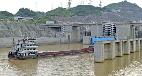 Statek Towarowy Żagle Blokady Statku Three Gorges Dam Yichang Prowincja — Zdjęcie stockowe