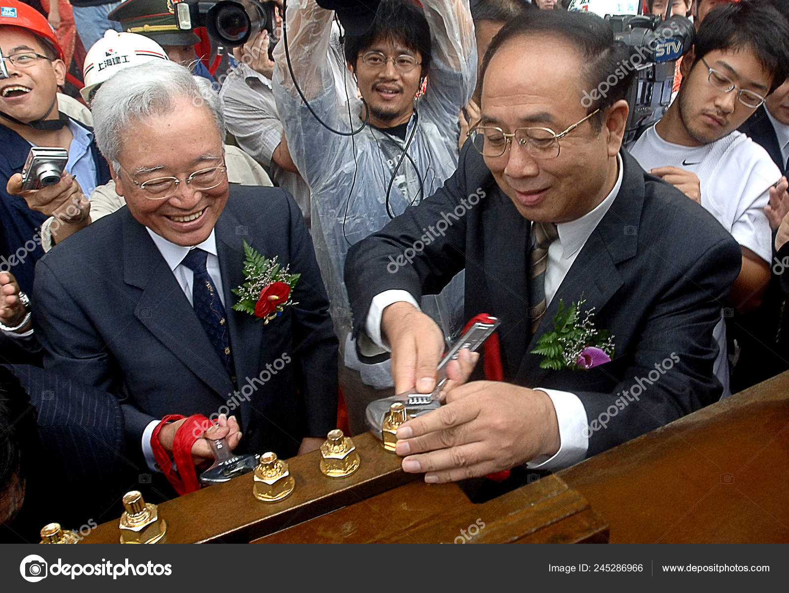 Minoru Mori Left President Ceo Mori Building Zhao Qizheng Dean – Stock