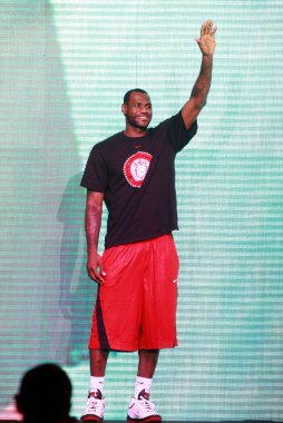 NBA player Lebron James of the Cleveland Cavaliers waves to Chinese basketball fans during a campaign in Beijing, China, Monday, 24 August 2009. clipart