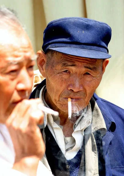 Starší Čínští Lidé Kouří Ulici Nanjing Východní Chinas Jiangsu — Stock fotografie