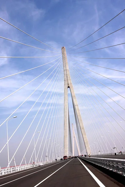 2008年3月20日中国东部江苏省长江上苏通大桥景观 — 图库照片
