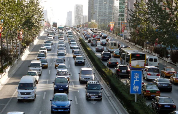 Araba Kitleler Pekin Changan Avenue Görülür Çin Eylül 2009 — Stok fotoğraf