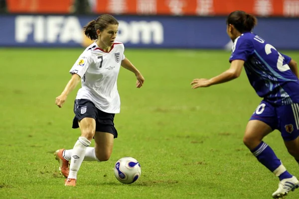 Karen Carney Της Αγγλίας Αριστερά Σπάει Rumi Utsugi Της Ιαπωνίας — Φωτογραφία Αρχείου