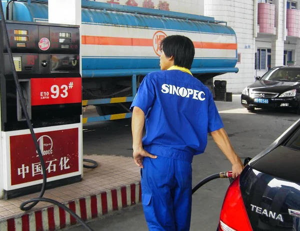 Mayıs 2006 Tarihli Dosya Fotoğrafı Yichang Hubei Eyaletinde Bir Sinopec — Stok fotoğraf