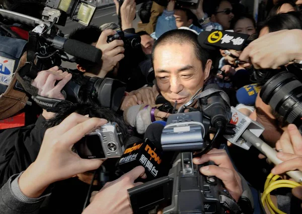 Kinesisk Regissör Zhang Yimou Omges Journalister Väg Att Närvara Vid — Stockfoto