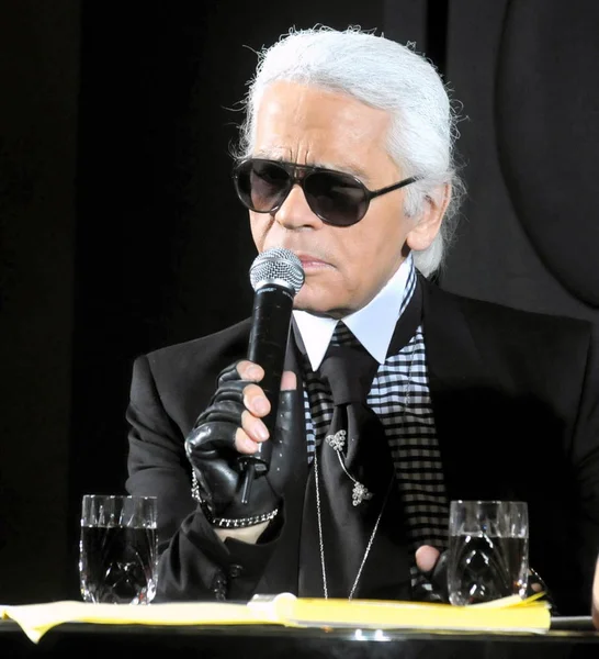 Karl Lagerfeld Chanel Habla Durante Una Conferencia Prensa Para Colección — Foto de Stock