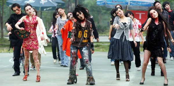 Kinesiska Michael Jackson Fans Dansa Till Låten Thriller Med Michael — Stockfoto