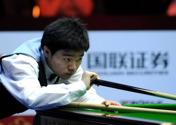 Chinas Ding Junhui Durante Jogo Contra Englands Mark Selby Final — Fotografia de Stock