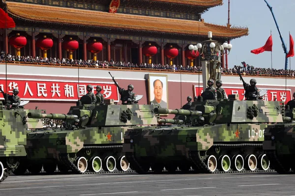 Chińskie Pojazdy Wojskowe Parady Pla Armii Wyzwolenia Narodów Obok Trybuny — Zdjęcie stockowe