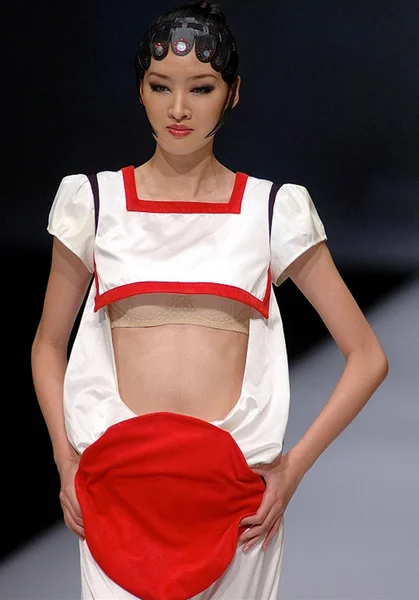 Modell Parader Mode Design Ung Designer Hempel Award Kina Internationella — Stockfoto
