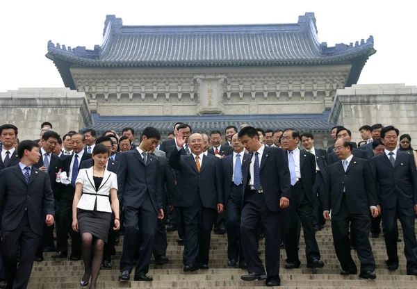 Președintele Kuomintang Kmt Poh Hsiung Salută Vizitatorii Chinezi Mausoleul Sun — Fotografie, imagine de stoc