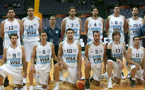 Jugadores Argentinos Posan Para Fotógrafos Antes Partido Baloncesto Fiba 2008 — Foto de Stock