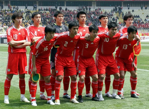 Представители Китая Позируют Перед Отборочным Матчем Чемпионату Мира Футболу Против — стоковое фото