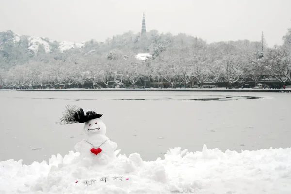 Vista Muñeco Nieve Decorado Lago Oeste Hangzhou Provincia Chinas Zhejiang —  Fotos de Stock