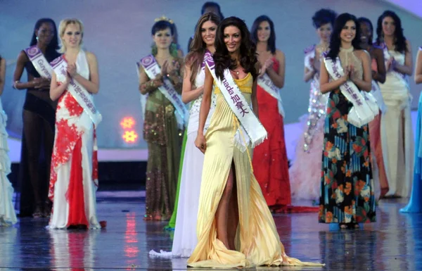 Miss Canada Sahar Biniaz Second Runner Center Poses Stage 2008 — Stock Photo, Image