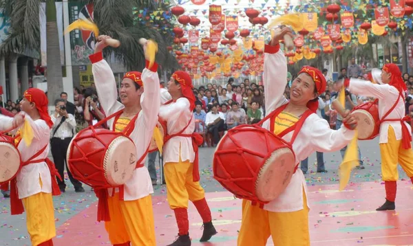 Chinese People Perform Celebrate Chinese Traditional Lantern Festival Xiamen Eastsouth — Stock Photo, Image