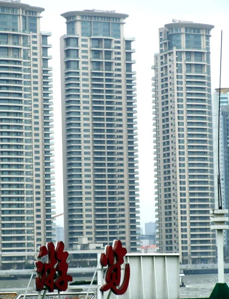 トムソン リビエラ 2007 浦東の陸家嘴金融地区 中国本土で最も高価なアパートのプロジェクトのビュー — ストック写真
