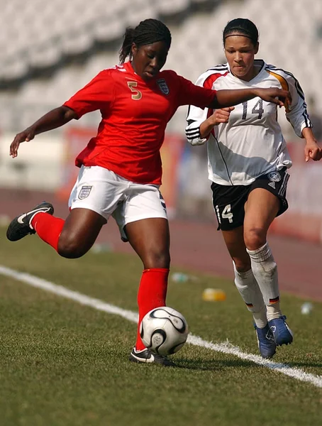 Anita Asante Esquerda Inglaterra Dirige Como Celia Mbabi Direita Alemanha — Fotografia de Stock