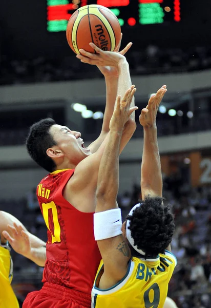 Chinas Nan Vänster Försöker Poäng Medan Blockeras Australiens Bruton Basket — Stockfoto