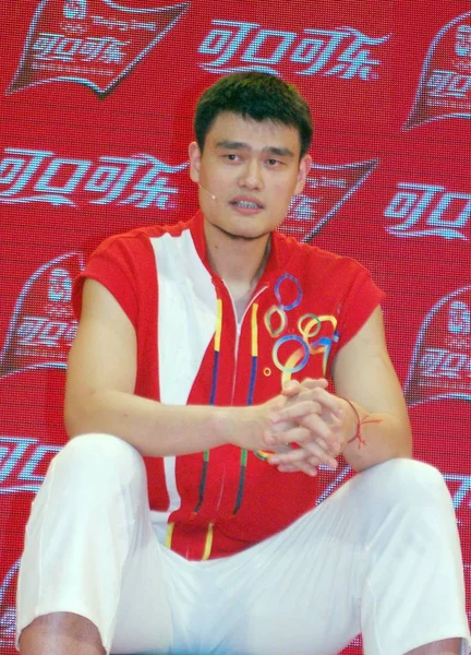 Čínský Basketbalista Yao Ming Během Propagační Akce Programu Výběr Olympijským — Stock fotografie