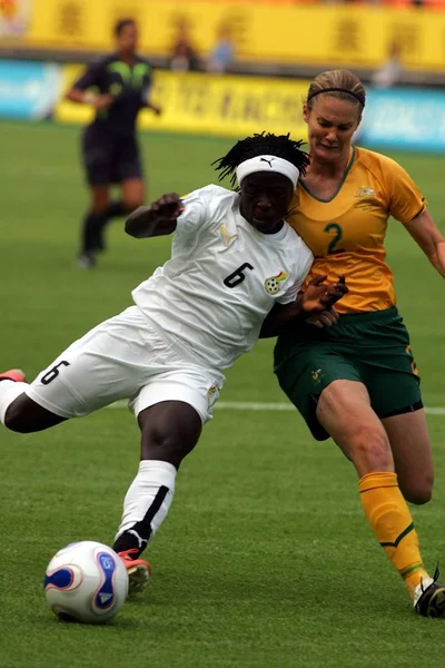 피렌체 Okoe는 호주의 케이트 Mcshea와 2007 월에서에서 2007 Fifa 월드컵의 — 스톡 사진